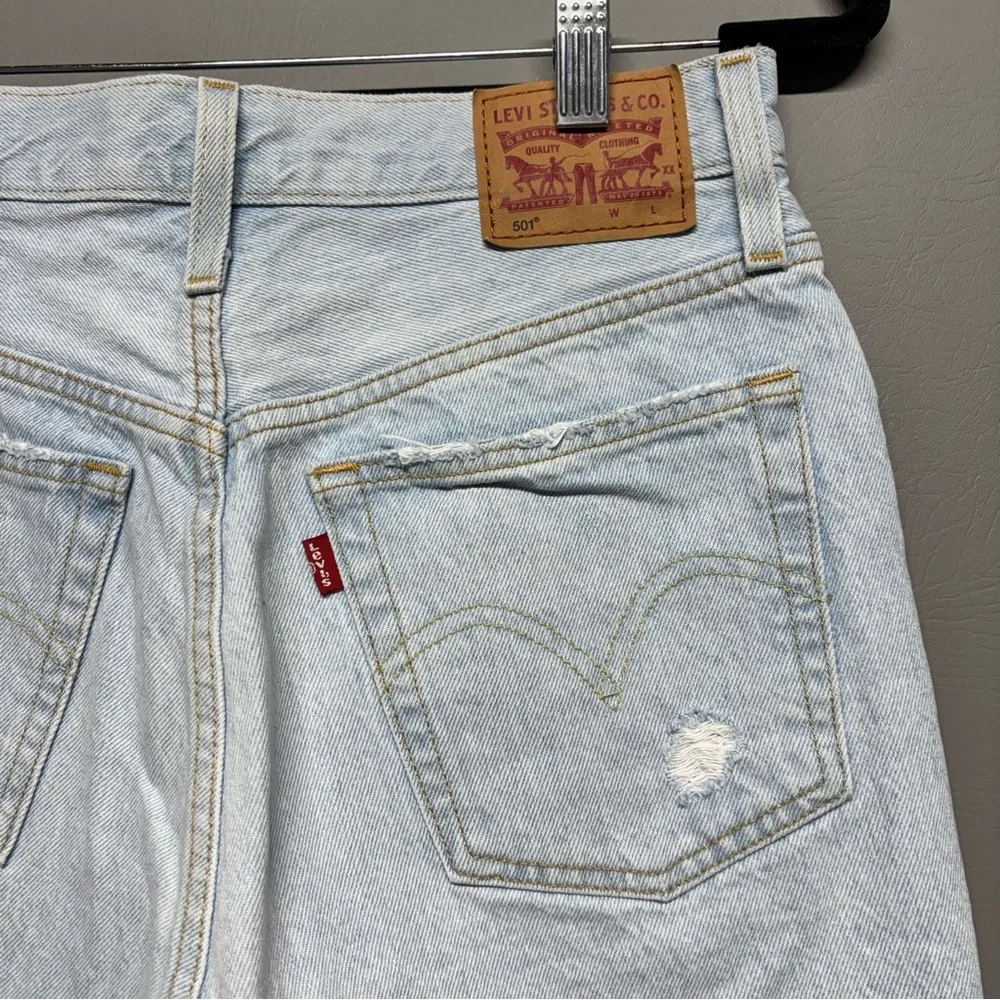 ✨ Levi’s 501 High-Rise Cut-Off Denim Shorts – Size 26 - Picture 3 of 12